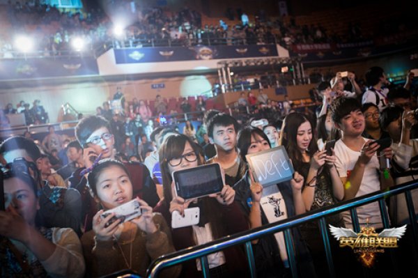 新浪游戏独家专访《真·三国无双 霸》手游制作人-铃木亮浩